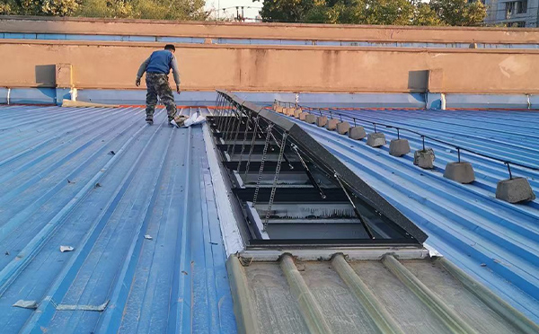 某区域性物流仓储中心汉阴排烟窗系统安装项目